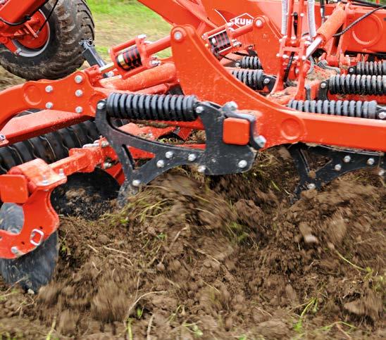 EXCEPTIONAL MIXING QUALITY The curved shape and bevelled deflectors allow for homogeneous soil-straw mixing.