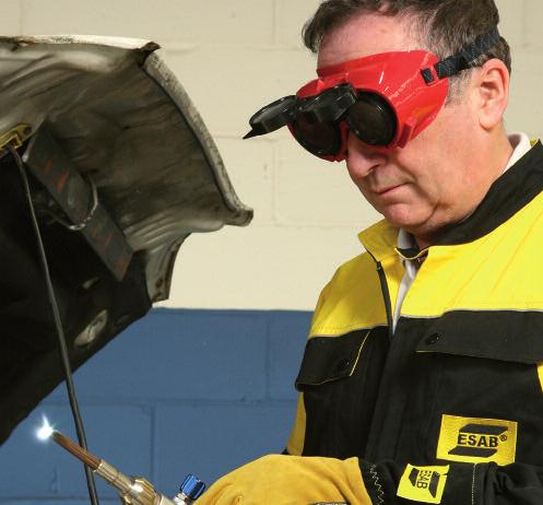 ESAB Flip Front Goggle Round Shade 5 Protective goggle shade 5 for gas welding, brazing and gas cutting.