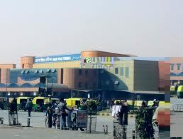 The railway terminal is integrated with the Anand Vihar Inter State Bus Terminal (Vivekanand Bus Terminal) and the Anand Vihar Metro station, thus transforming it into a major transportation hub of