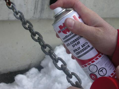 ANTI-CORROSION SPRAY Creeping, colourless special fluid Low-viscosity special oil with outstanding creeping properties Provides protection even in hard-to-reach areas Stops the spread of corrosion