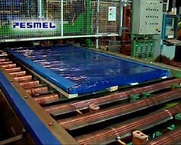 The 2-4 mm thick canal or solid plastic is fed automatically from between the conveyors with synchronized speed.