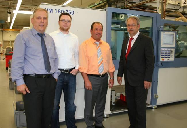 2: from the left: Jochen Rüschenbaum, Head of the Injection Molding Department at