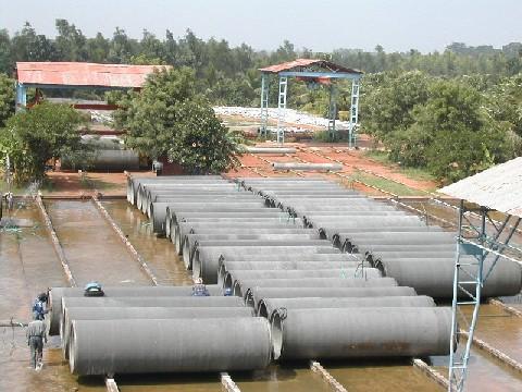 Figure 9-6.3 Stacked prestressed pipes (Courtesy: The Indian Hume Pipe Co. Ltd., Mumbai) The analysis and design of prestressed concrete pipes consider the stresses due to the different actions.