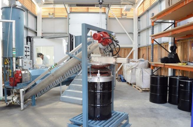 batch pyrolysis with capacity of up to 100g, operating temperature range up to 1100 C and heating rate from