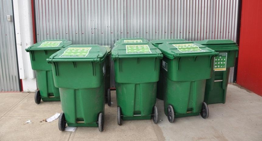 Appendix D ICI Audits, Interviews and On-Line Survey Results Figure 7: Lindsay Thurber Recycling Toters 1.