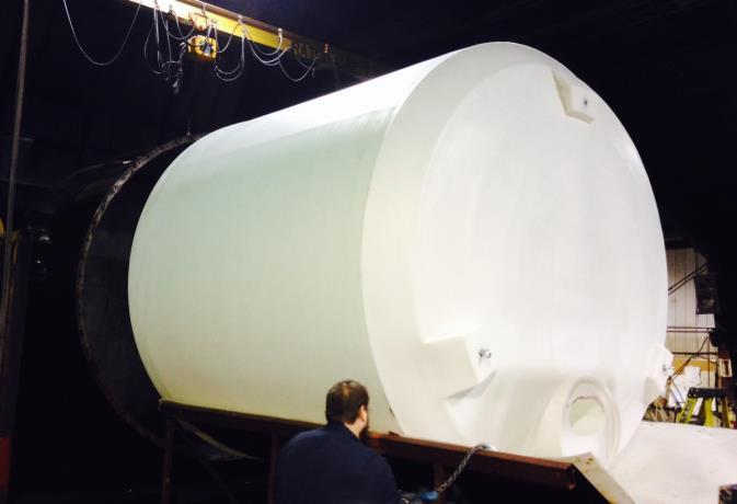 10,000 GALLON HD VERTICAL TANK Image used with