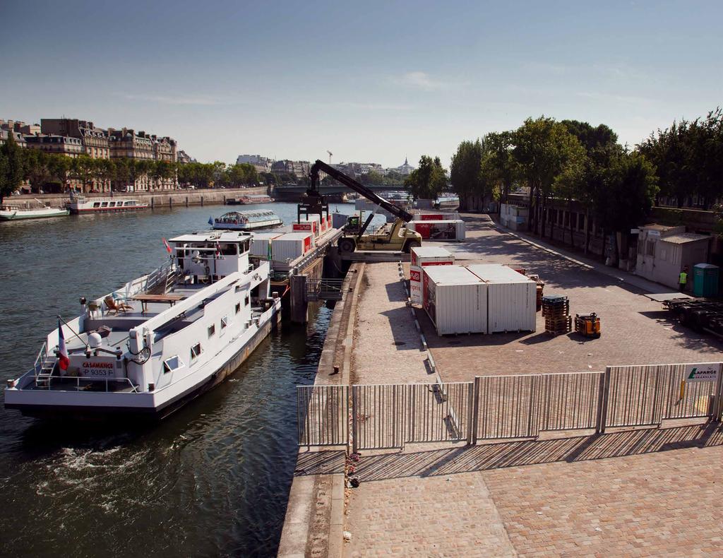 POSITIVE PORT-CITY RELATIONS SUPERMARKET DELIVERY ON THE SEINE PARIS Franprix, a French food retail company, started to use waterways as a transport mode to replenish stocks in its stores in the