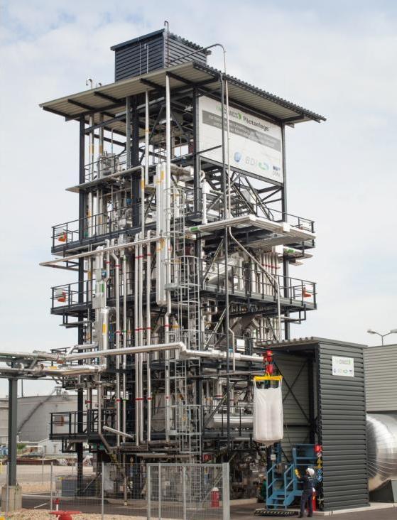 Since autumn 2012 the pilot plant is under continuous operation for upscaling purposes to a demo plant. Figure 2 shows the biocrack plant. The nominal biomass capacity is 100 kg/h.