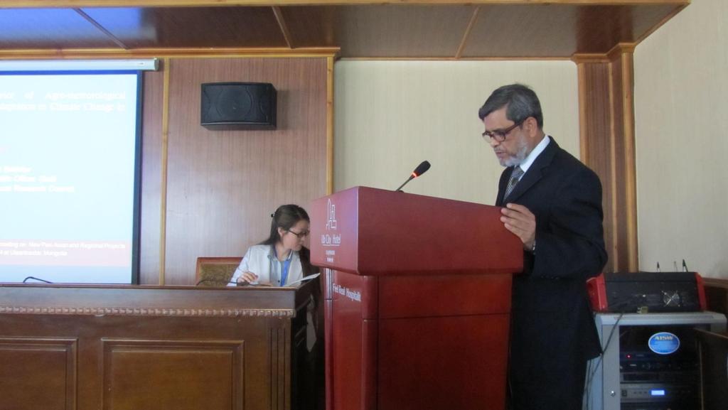 Dr. S M Bokhtiar, is presenting 2113-2014 progress report
