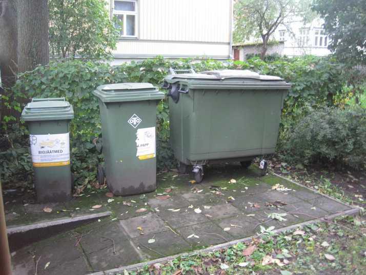 Waste containers in Kalamaja, September 2012, random house yards