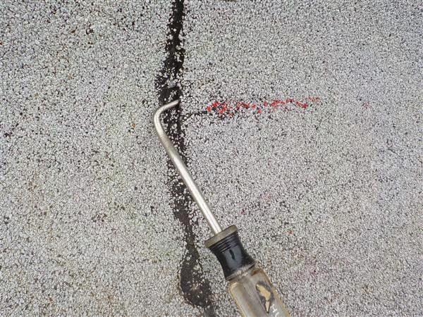Description: Deteriorated or missing sealant at counterflashing,