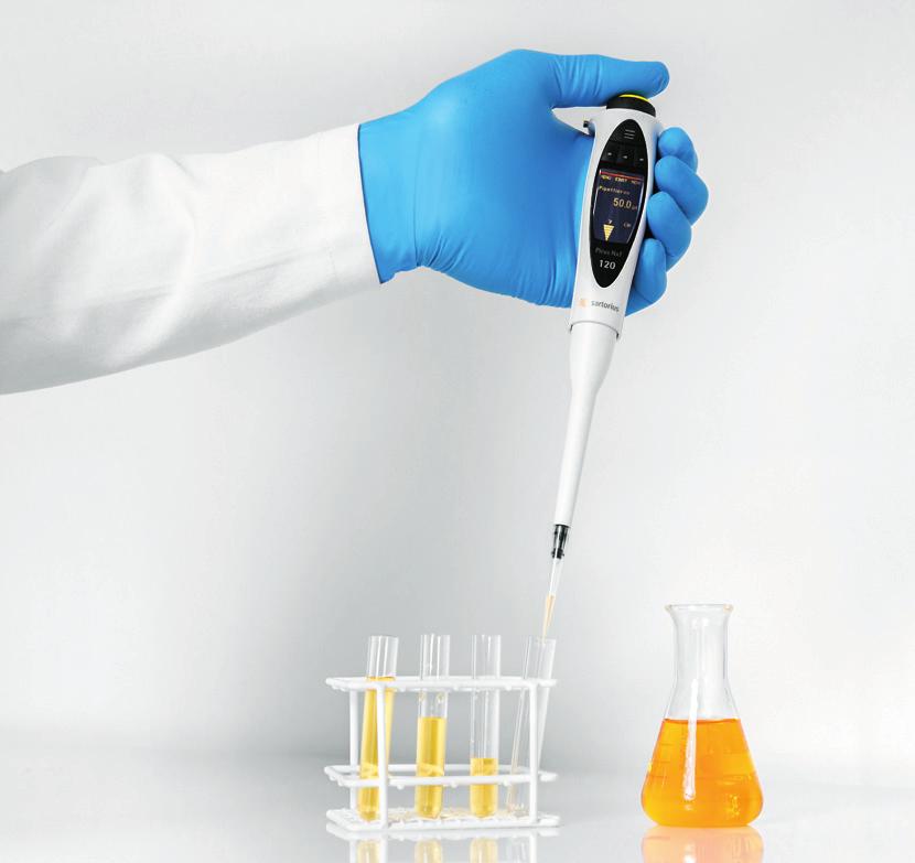 Safe and reliable pipetting of even the smallest volumes To prepare solvents for filtration, you need to pipette them accurately.
