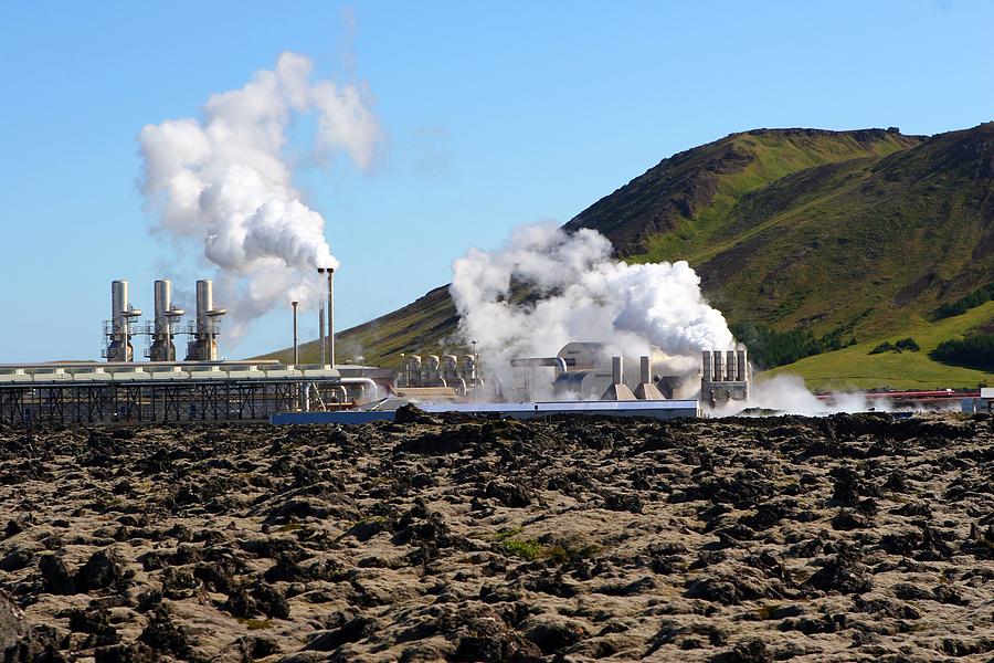 Earth s Energy Resources: GeothermaL Geothermal energy comes from heat deep under the ground. This energy is produced in the core of the Earth. The heat from the core can melt rock into magma.