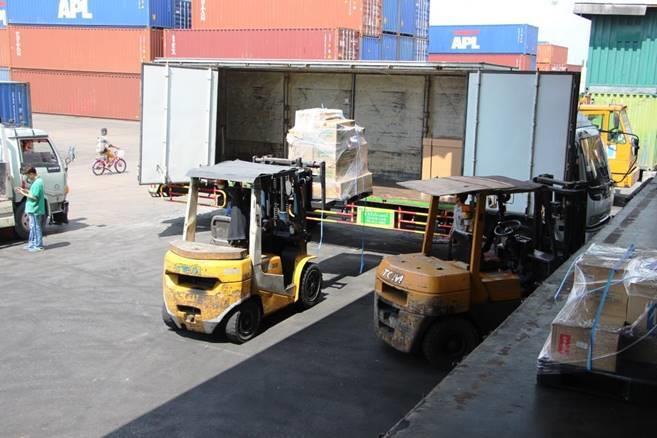 (Thailand) Forklift loading