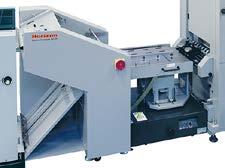 SA-40 can be between the collator and the ST-40. The SA-40 accumulates the sheets delivered from the collator and stabilizes the sheet jog for the stitcher for quality bookletmaking.