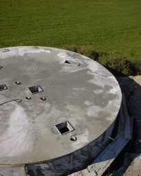 Storage tanks Pumpable feedstock Concrete tanks, sometimes metal or plastic Co-substrate can be mixed, cut and crushed