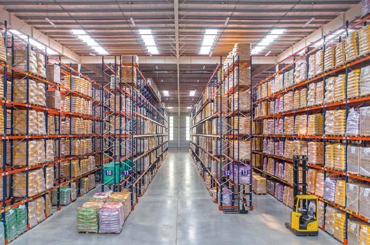 General Features of Conventional Pallet Racking Mecalux s conventional pallet racking is the best solution for warehouses with a wide range of SKUs that need to be stored on pallets.
