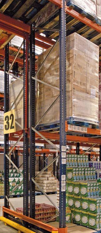 Conventional pallet rack warehouse with metal containers Containers Storage containers are usually made of metal and are built with variable specifications and sizes.