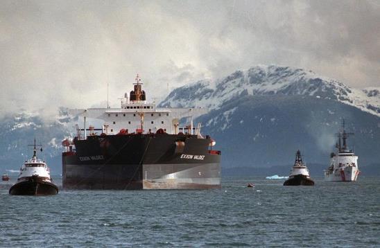 DIFFERENT METHODS TO CLEAN UP THE EXXON VALDEZ OIL SPILL Introduction The ecological disaster I have chosen is the Exxon Valdez Oil Spill.