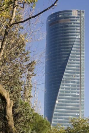 Case Study: Torre Espacio - Madrid 4200 Wireless & Battery-less Light Switches Occupancy Sensors Daylight Sensors Savings 30% to 40% Lighting Energy Costs through: automatic dimming (sunlight)