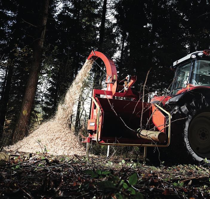 The wood chipper is fitted on the tipper s drawbar in the wood chipper s 3-point hitch, but can quickly be removed from the tipper and instead