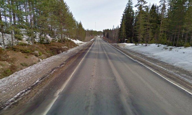 Lane edge ROADEX Network Implementing Accessibility Field survey example: Widening to both sides Hw 9, Suonenjoki, Finland Light widening After widening the traffic load is still on the old lanes and