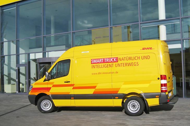 Reference project DHL: Smart Truck For the first time DHL makes use of a vehicle in order to combine advanced technology with dynamic routing.