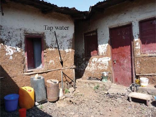 1.3 How water gets to peope iving in towns Figure 1.13(b) A tap ocated in a yard and shared by severa househods. Figure 1.13(c) A pubic water point at Adi Sibhat, Tigray.