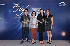 Launch. The winner representatives received the awards from Ms. Amy Chan, Managing Director of JCDecaux Transport.