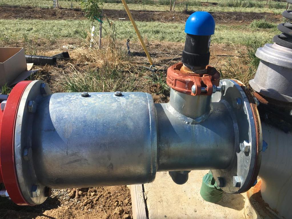 Backflow check with vacuum