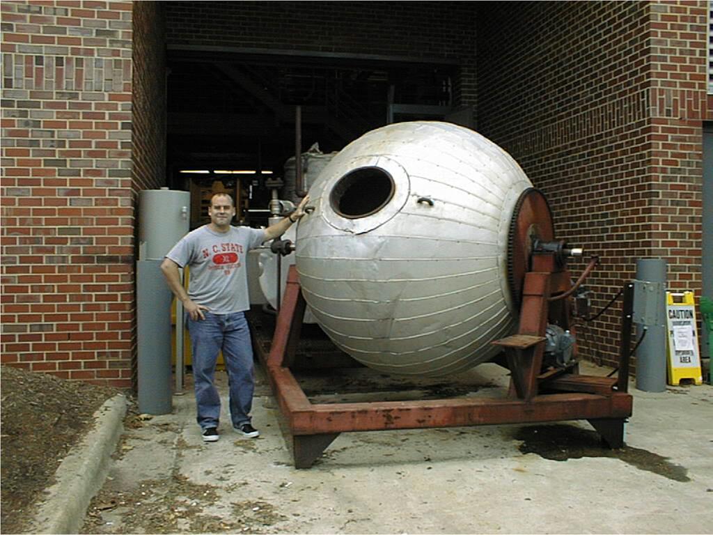 Experimental 2300-liter batch digester