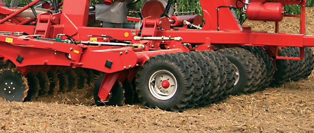 Facts and advantages The combination of front and rear packer with a close axle distance allows the machine to perfectly follow the ground contours ensuring the precise depth control of the coulters