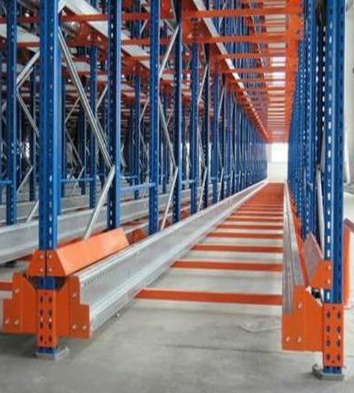 Picking and replenishment is facilitated by means of conventional forklift trucks, keeping costs to a minimum.