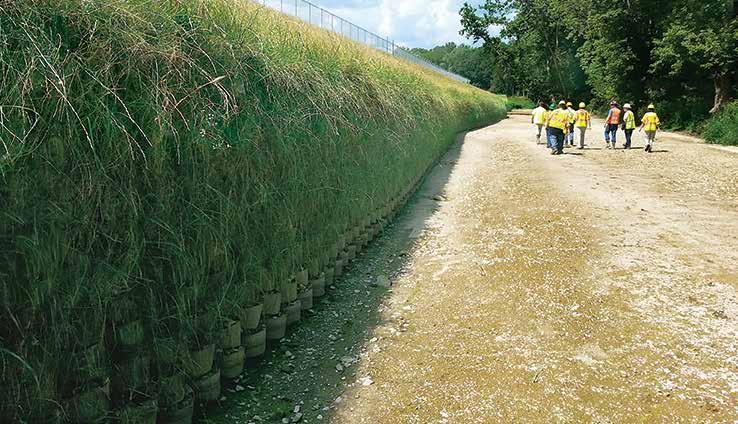 GEOWEB RETAINING WALLS Retaining walls built with the GEOWEB system are an economical, green alternative to MSE wall systems creating a naturally-vegetated living structure while meeting all