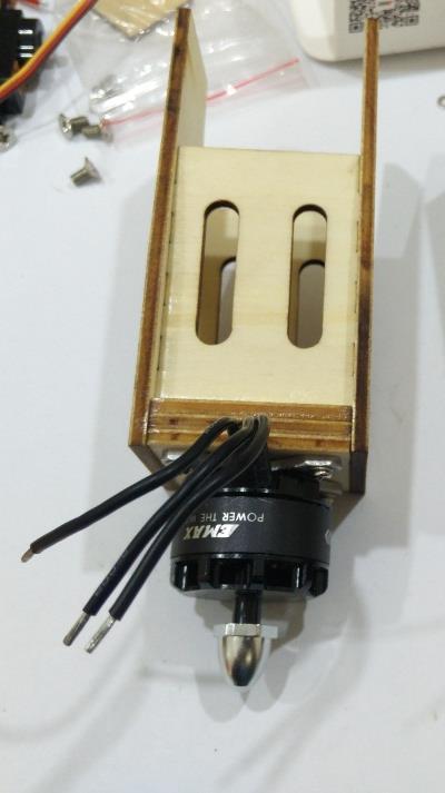 Glue each part to assemble motor mounting plate as shown below: M3 sunk screws, motor mounting base, flat tail tapping screws
