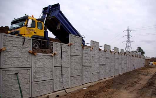 ENGINEERING A BETTER SOLUTION IN INFRASTRUCTURE Maccaferri Ltd is the UK subsidiary of the worldwide Maccaferri Industrial Group, specialising in pavement reinforcement systems, retaining structures,