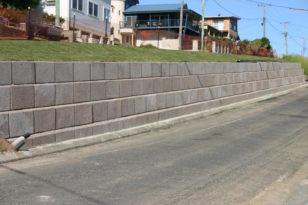 1 INTRODUCTION Evaluation of the Gabi Block System - Retaining Walls NSW Retaining Walls NSW Pty Ltd are designers and manufacturers of the patented Gabi Block retaining wall system.