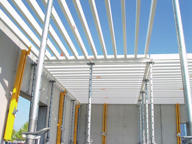 PERI GRIDFLEX is adaptable Elements telescoped right up to the walls Changing the forming direction A flexible formwork