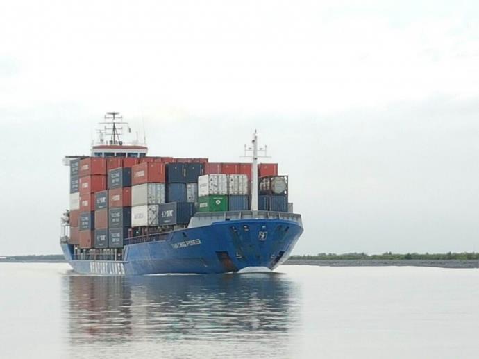 2.5. Improve the efficiency of exploitation of laneways for inland waterway means on the routes linking ports from Can Tho port to Canai Rap; 16 million tons of goods exported from the Mekong Delta