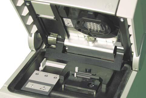 Setting up the Bioanalyzer Adjust the chip selector: 1 Open the lid of the bioanalyzer and make sure that the