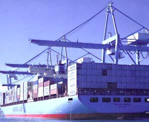 Mega Container Vessel Trends 1970 Industry Prediction: 3,250 TEU The Reality: Regina Maersk Sovereign