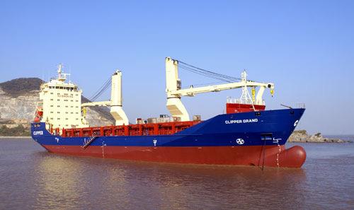 Dedicated vessel (2x per project) Vessel includes 2 cranes for delivery flexibility Ship