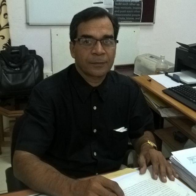 Head of the Department Dr. Vinod Singh Professor & Head Department of Microbiology Specialization: Immunology and Medical Microbiology Email: vsingh3@rediffmail.
