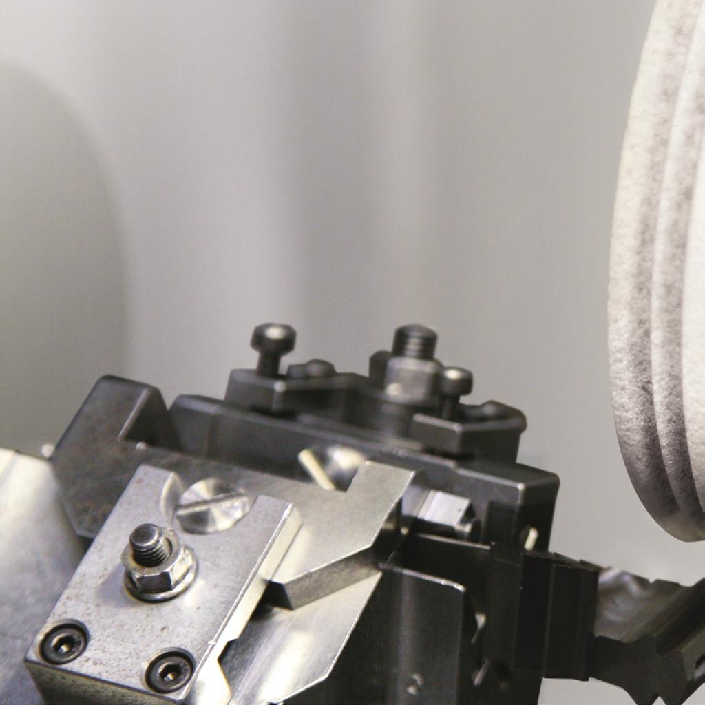 Whatever the manufacturing requirements for turbine parts, from initial foundry and forge applications, to precision machining and finishing operations, Saint-Gobain has the right abrasive solution.