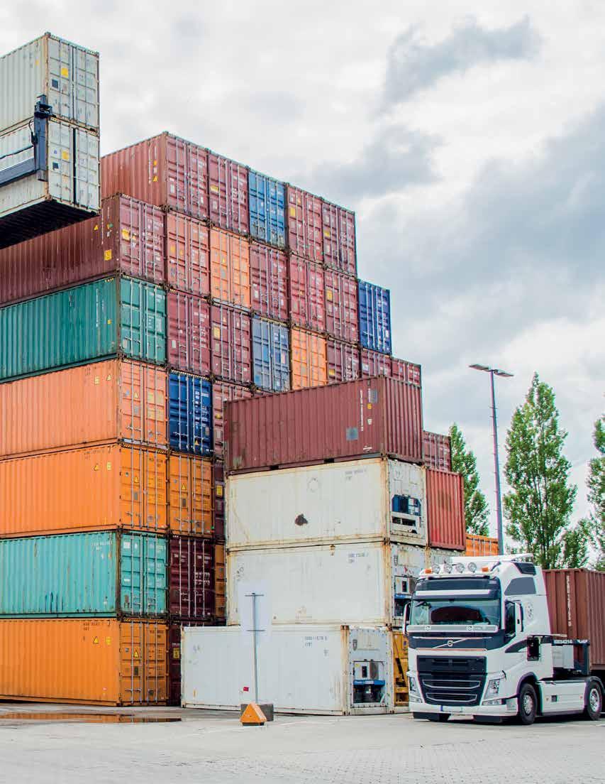 LOW COST OF OWNERSHIP A big part of reducing the cost per container moved is lowering your operating expenses. Hyster can help you do just that.
