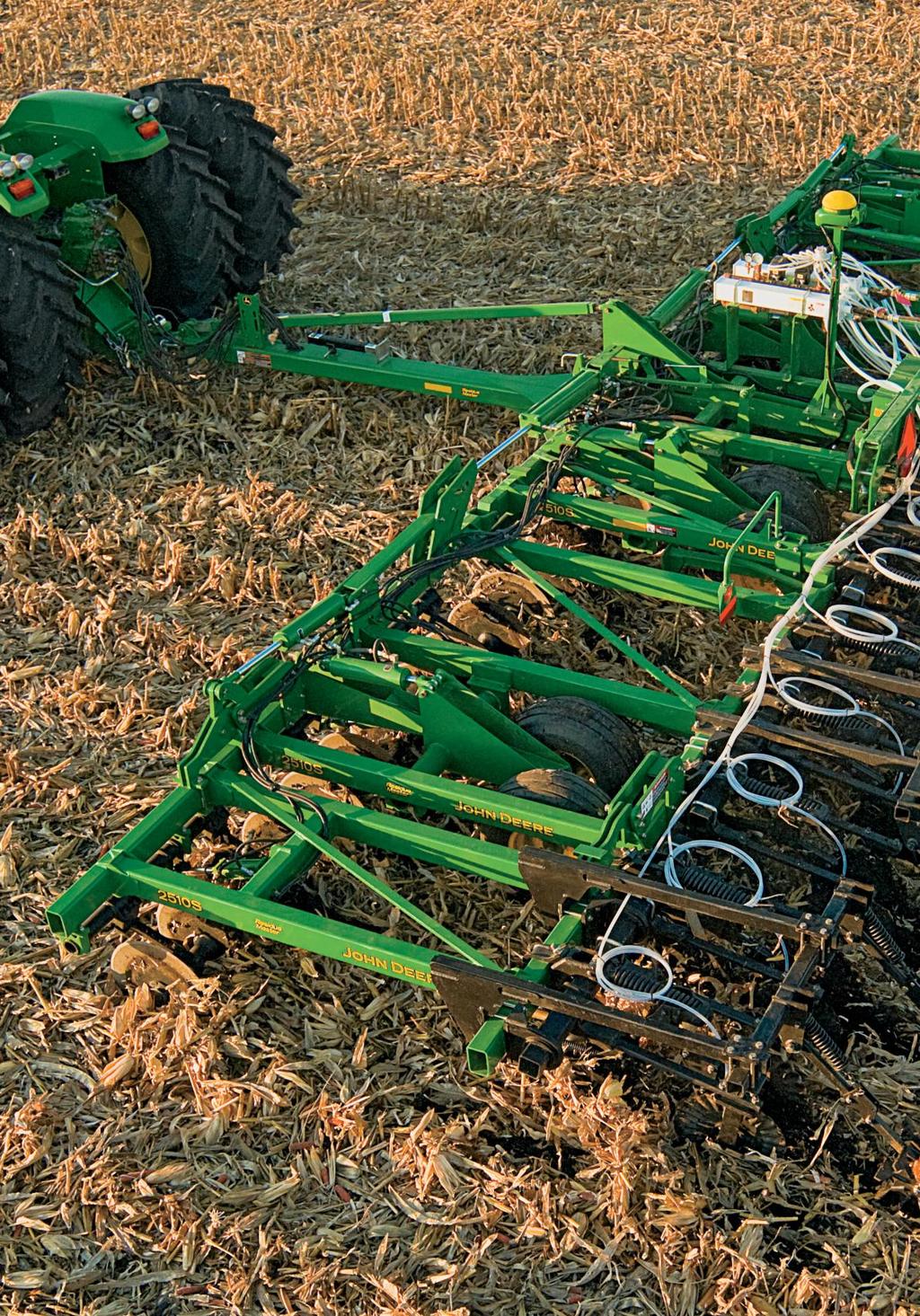 2510S Strip-Till Applicator 2510S Nutrient Applicator Reliable one-pass coverage.