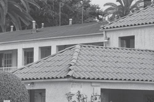 8.12 Roof Forms PURPOSE AND INTENT Roofs should be massed so that they are consistent with the historic development pattern of roofs on structures in the neighborhood.