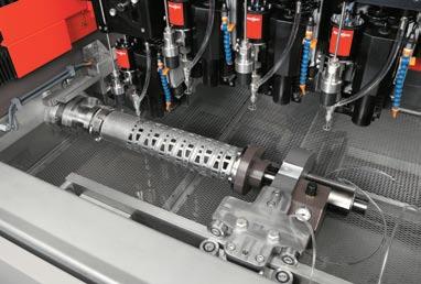 Each cutting carriage is equipped with its own abrasive feeder unit, via which the cutting sand is fed into the cutting head under CNC control and therefore precisely metered.