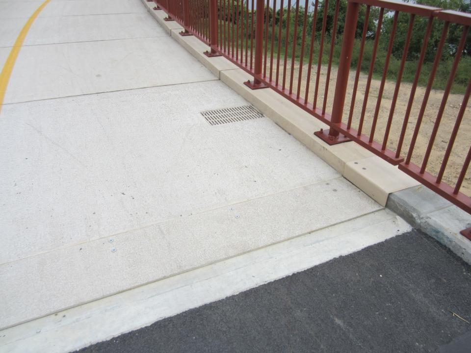Design Details Drainage scupper with grating
