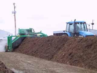 Knowledge gaps: manure composting Greenhouse gas emissions Seasonal effect? Reducing C and N losses Why is composting good if we re losing so much C and N?